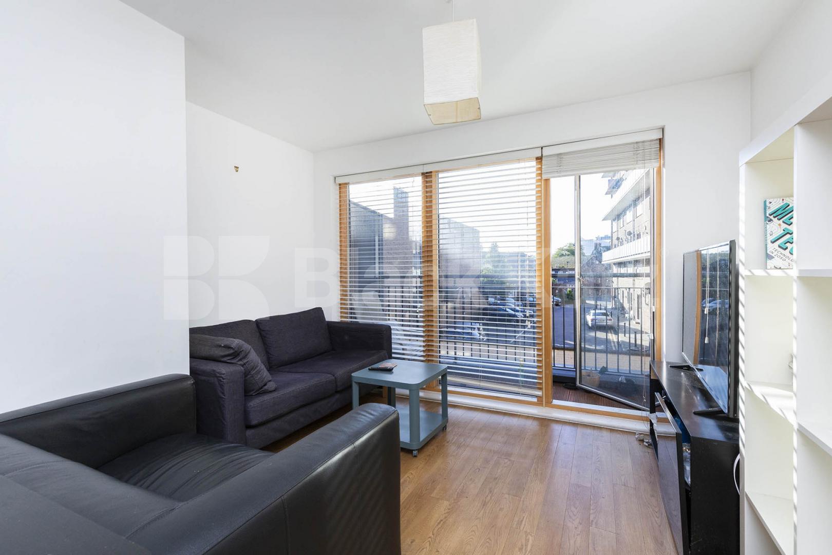 Modern 2 bedroom 2 bathroom property with large balcony  Mildmay Avenue , Newington Green 
